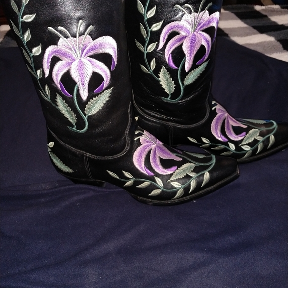 Limited Edition Manuel Boots - Picture 16 of 16